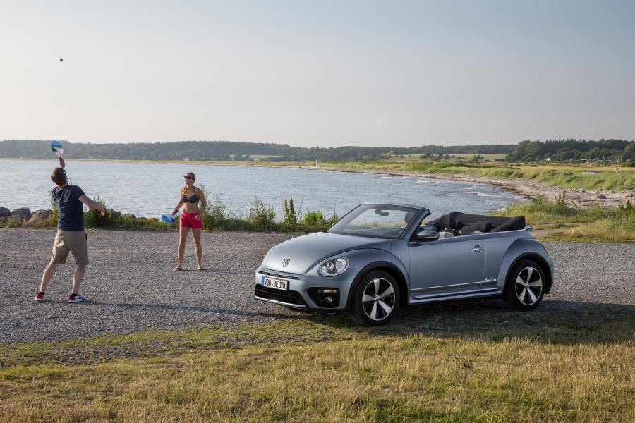  Volkswagen Beetle Convertible Denim 2016 года  (фото 11 из 41)